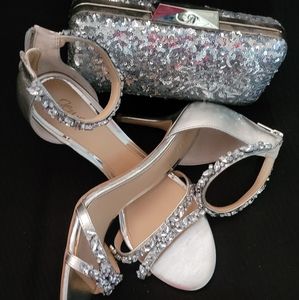 Brand New Badgley Michigan sand and clutch purse